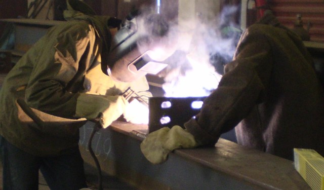 Производство металлоконструкций на заводе в г. Ангарске