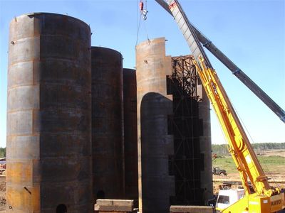 Монтаж вертикальных резервуаров для хранения нефтепродуктов